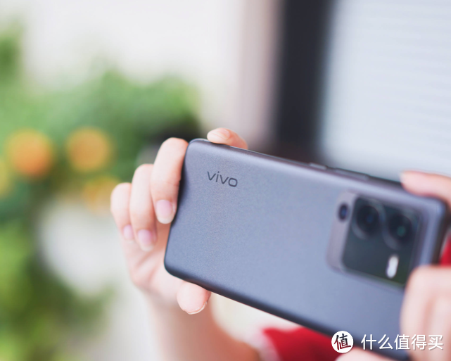 vivo时尚旗舰：双芯片+索尼定制大底，如今直降700，到手仅2699元