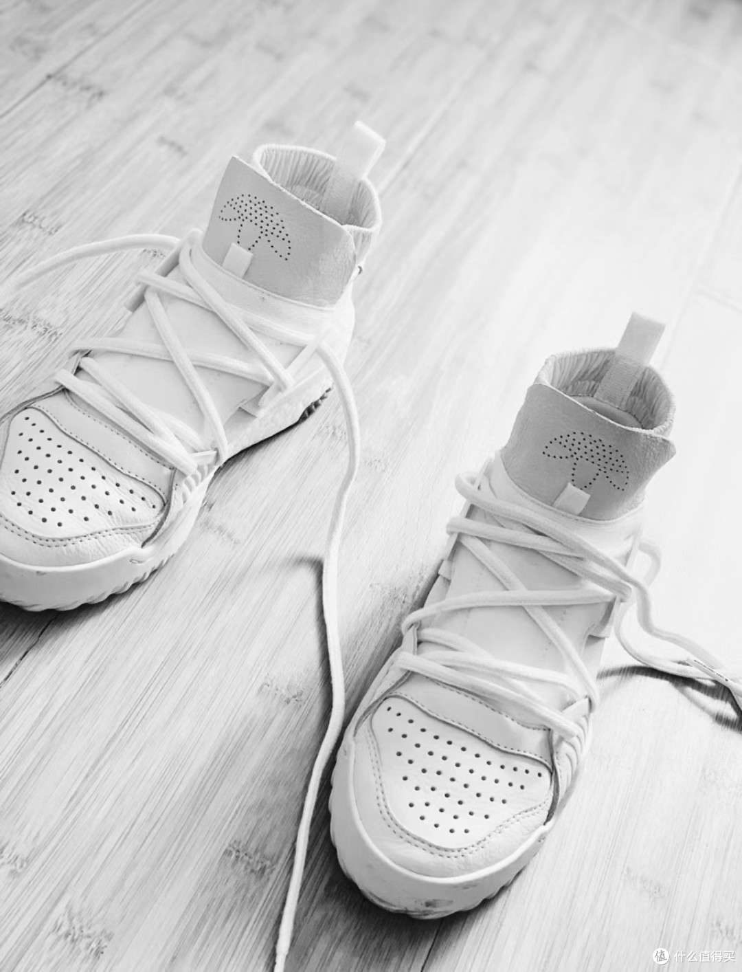 除了YEEZY,这双颜值超高又不烂大街的小白鞋更适合你