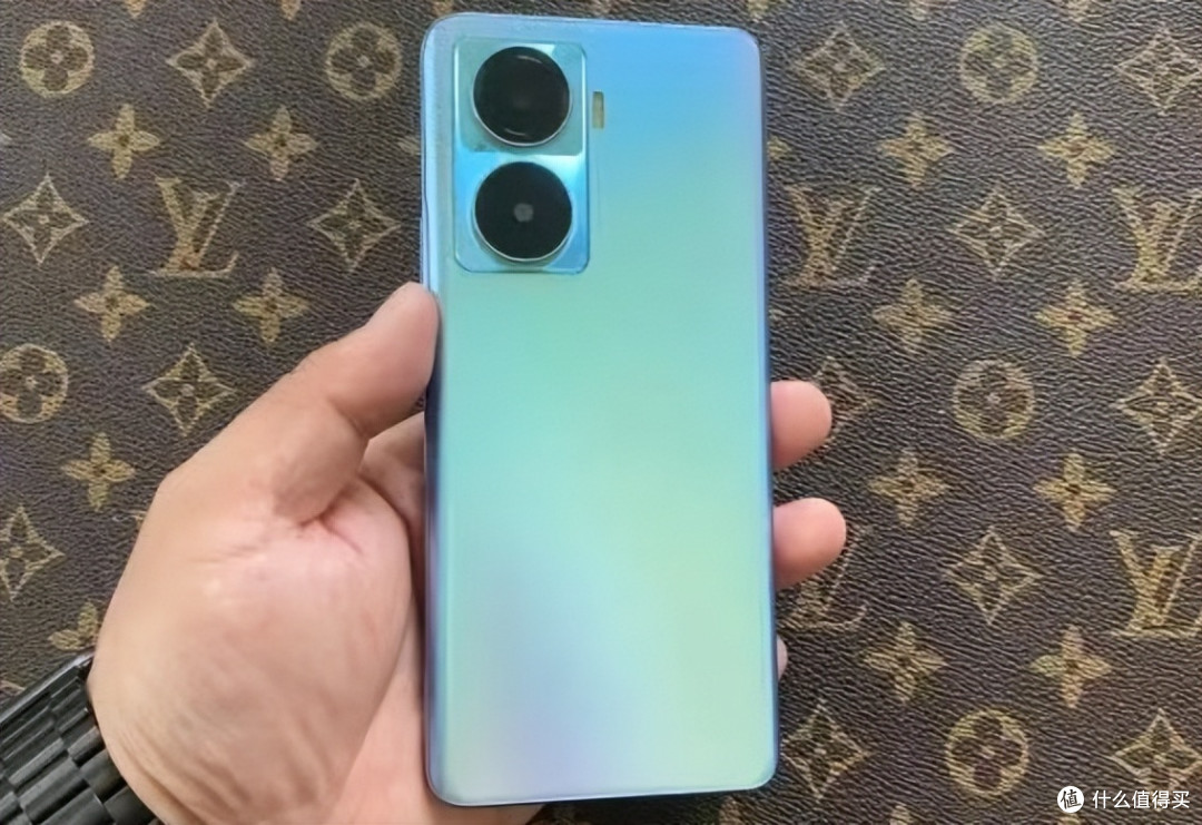 vivo发力了:80W双芯闪充+台积电6nm+120Hz屏,跌至1299元