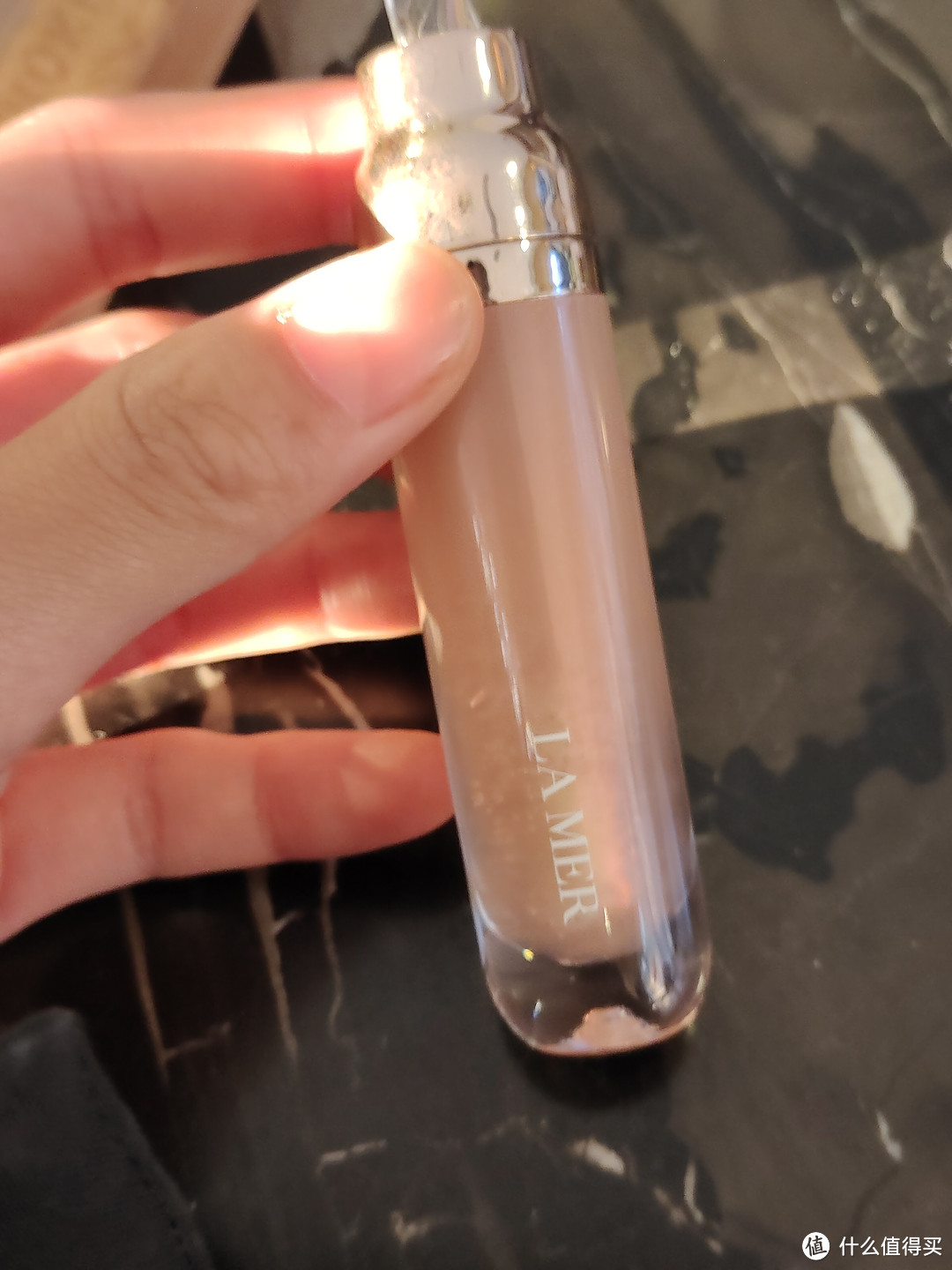 大名鼎鼎的“贵妇级别”的唇蜜!干裂起皮都给我用!用完秒变嘟嘟水光唇!无限回购的装备!