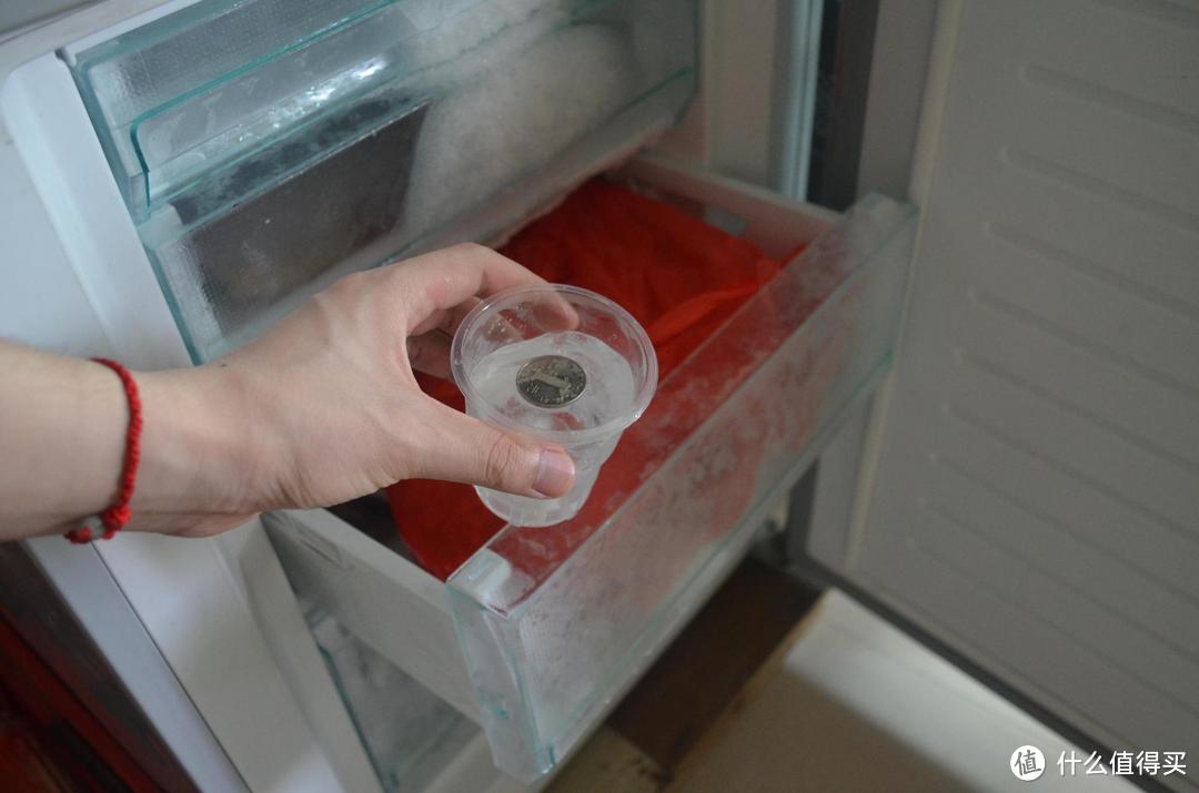 出远门的时候，切记在冰箱里面放一枚硬币，不是迷信，有科学依据