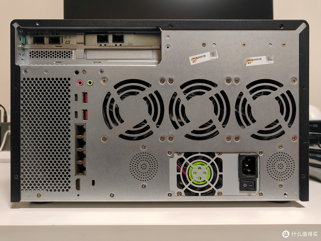 拓展能力拉满的企业级NAS丨威联通TVS-h1288X拆解评测