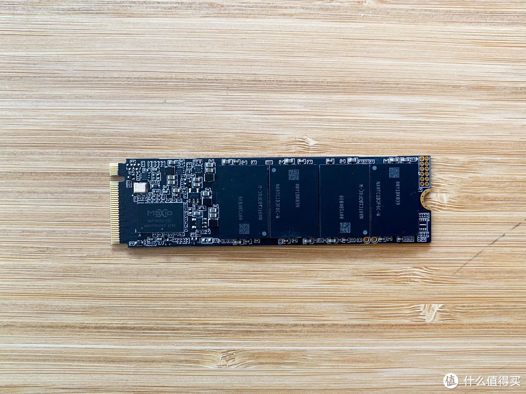超高速2T固态硬盘地板价了，入手国产金百达M.2 SSD硬盘实测