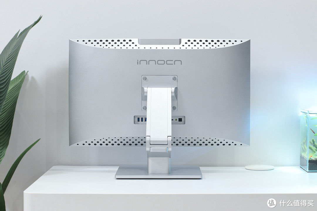 朋友,要来台触屏显示器吗?27寸、4K、专业校色、4096级压感那种的!INNOCN 27P1U PRO开箱体验