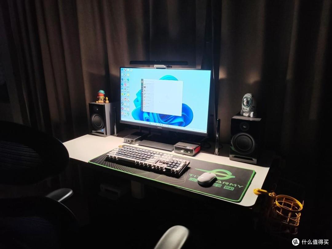 桌面黯淡无光?VFZ曲面屏幕挂灯与拾音氛围灯了解一下