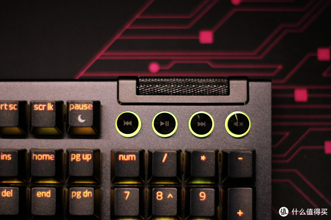 ​不止玩灯，功能全部拉满 - 雷蛇黑寡妇蜘蛛V4专业版机械键盘首发评测