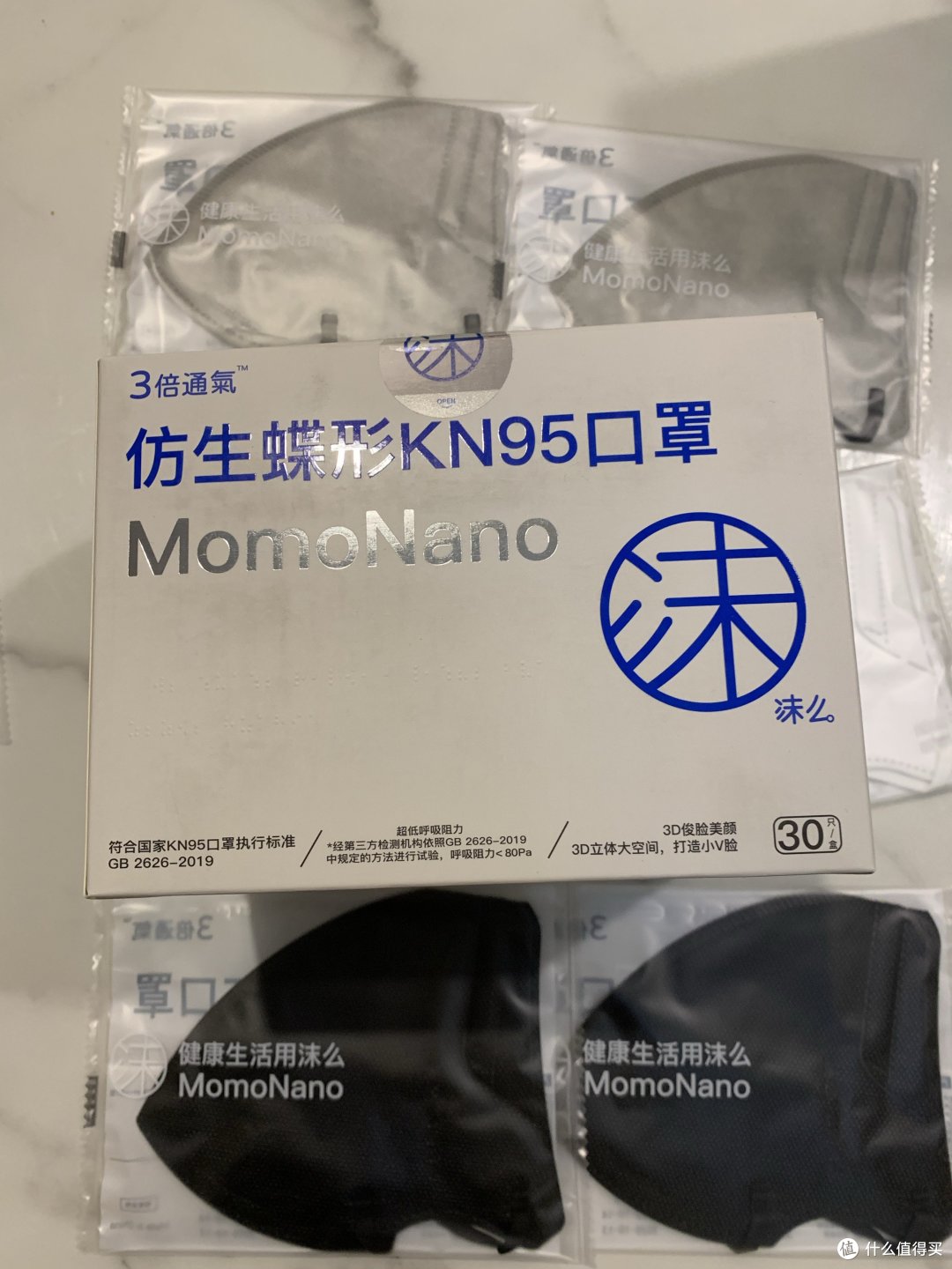 轻薄透气仿生蝶形KN95口罩。