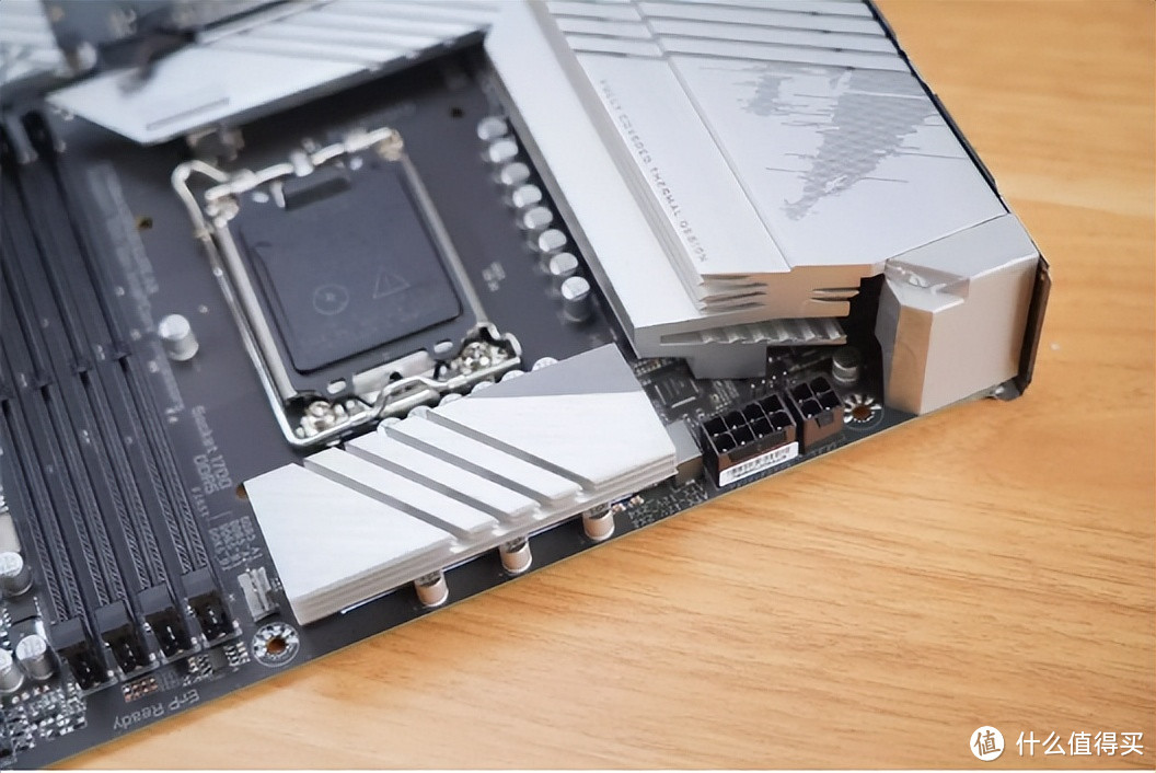 中端主板也有优秀者?技嘉B760M AORUS ElITE AX 小雕WIFI够给力!
