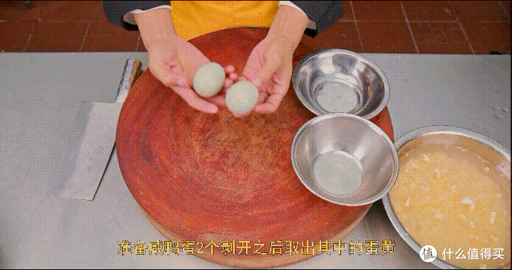 厨师长教你:“金沙玉米”的家常做法,咸香美味,颗颗酥脆