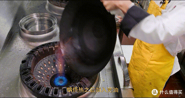厨师长教你:“金沙玉米”的家常做法,咸香美味,颗颗酥脆