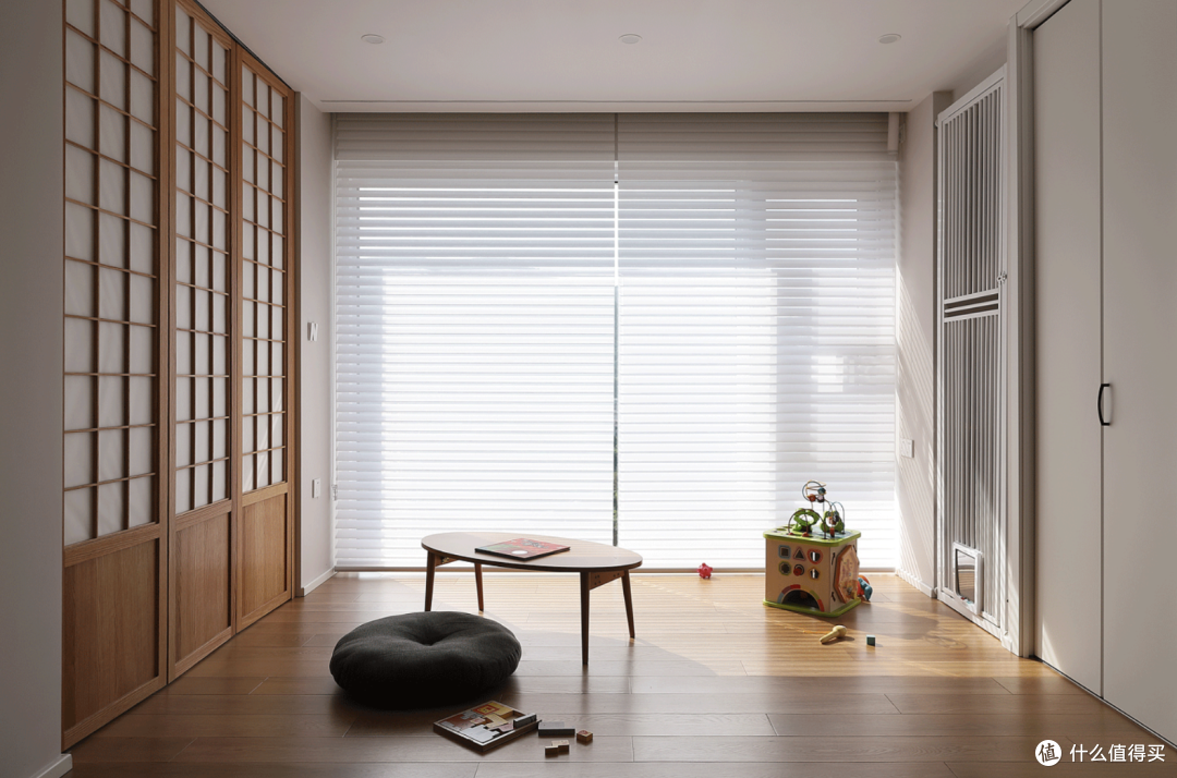 难怪很多家庭都喜欢把床转个方向!看了她105㎡家,才知道有多爽