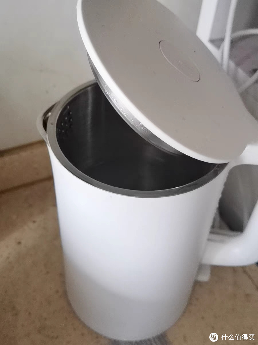 宿舍里面可以用的热水壶。