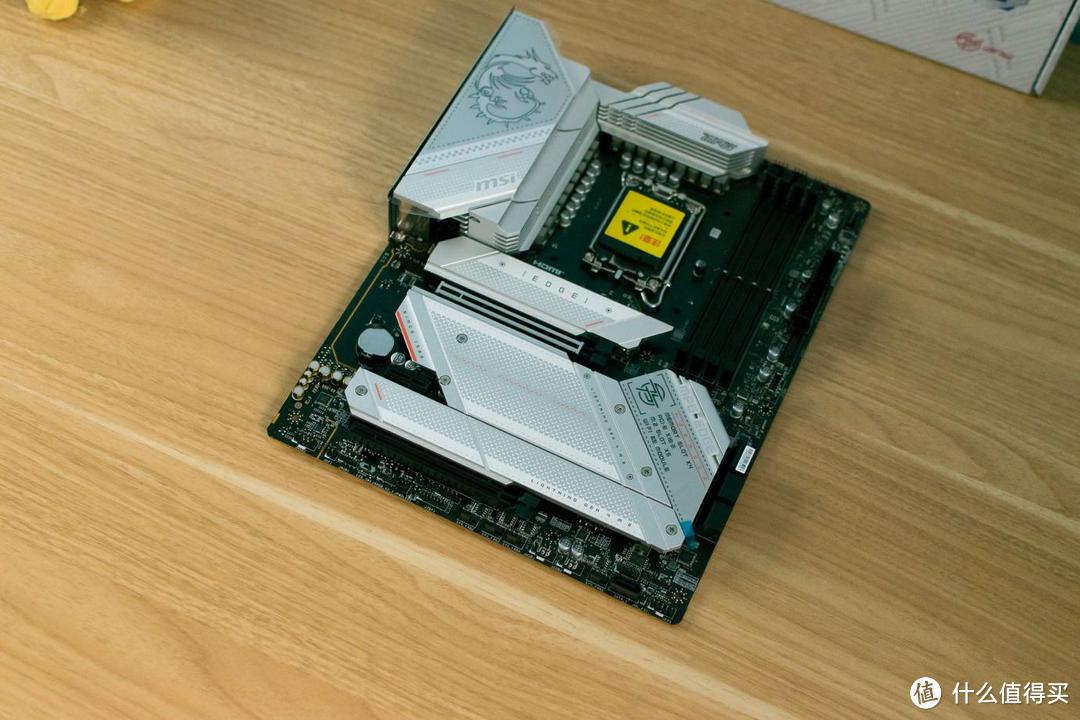 DDR5内存开始普及，这款新品超频强悍兼具性价比，宏碁掠夺者凌霜实测