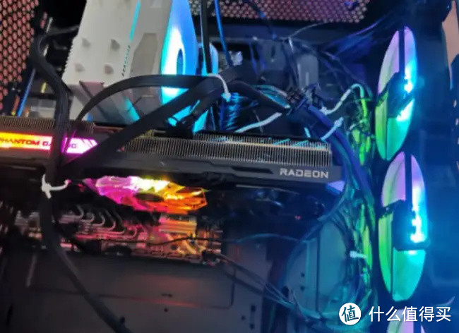 硬核玩家的理想之选，AMD显卡又亮“肌肉”！