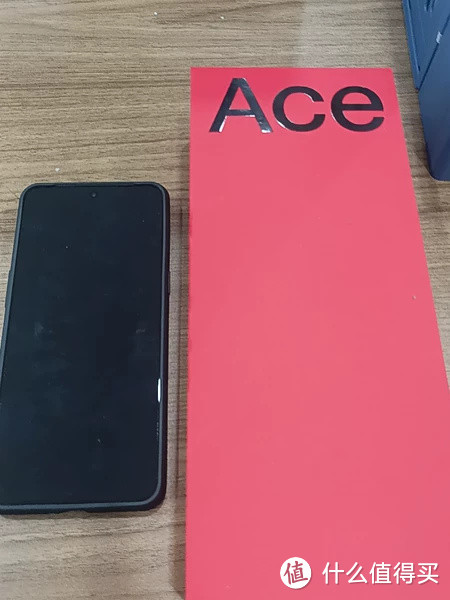 6.7英寸柔性直屏，1.47mm超窄边框，一加 Ace Pro