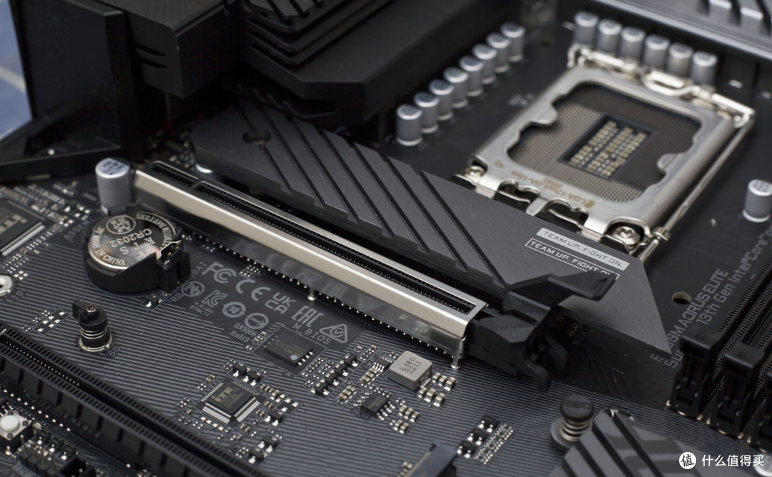 老黄搞机篇一百七十六技嘉小雕b760maoruselite主板开箱评测做工用料