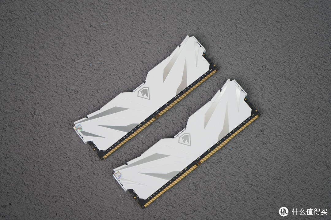 朗科越影II DDR4-3200 8G*2：超高颜值，电竞性能拉满