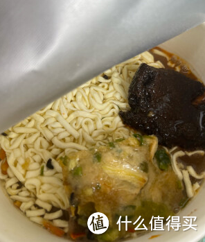 生活不止有柴米油盐酱醋茶,还有深夜里的一个杯面