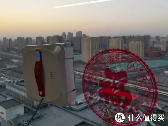 从此告别手动擦窗,科沃斯擦窗机器人洁净又安全