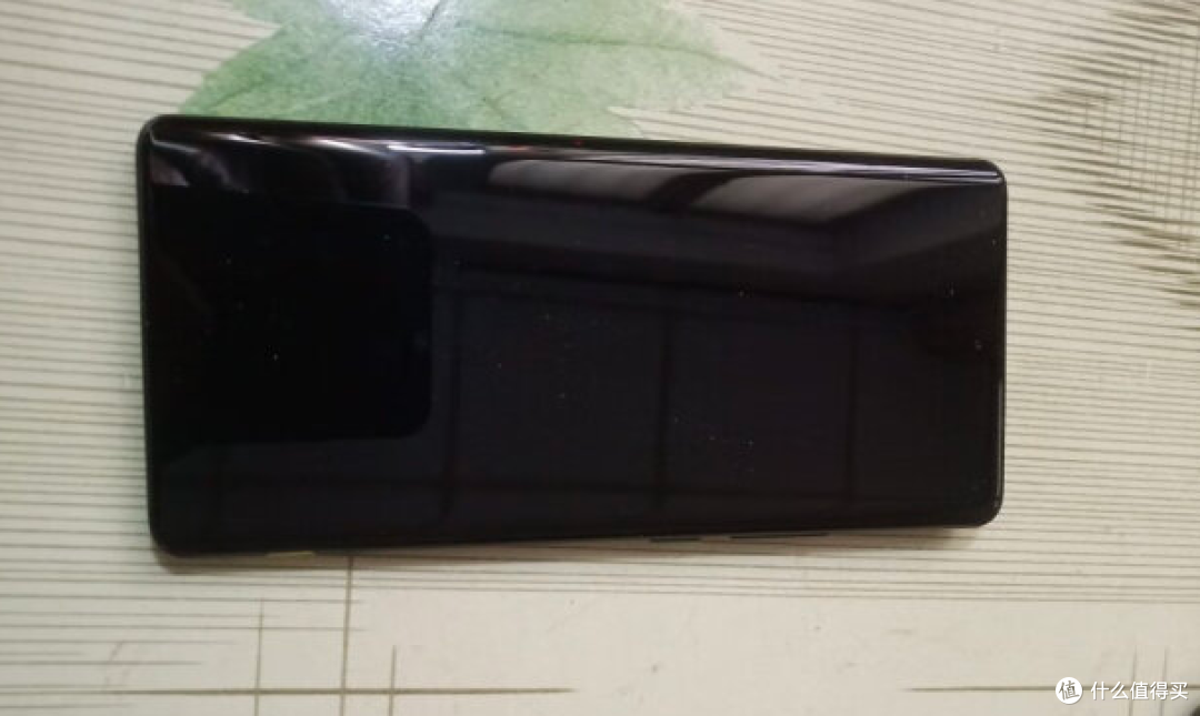 vivo X70 Pro,6.56英寸挖孔全面屏,120Hz刷新率