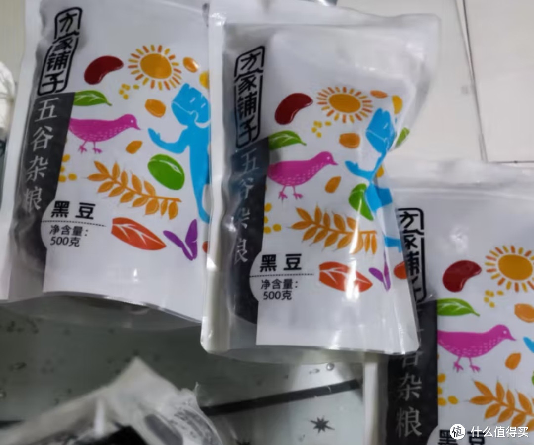 咬起来比较脆，有一点微咸的味道