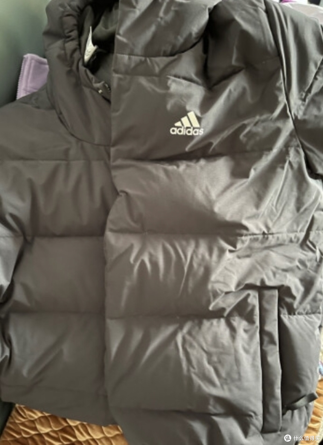 羽绒服具有良好的保暖性和透气性