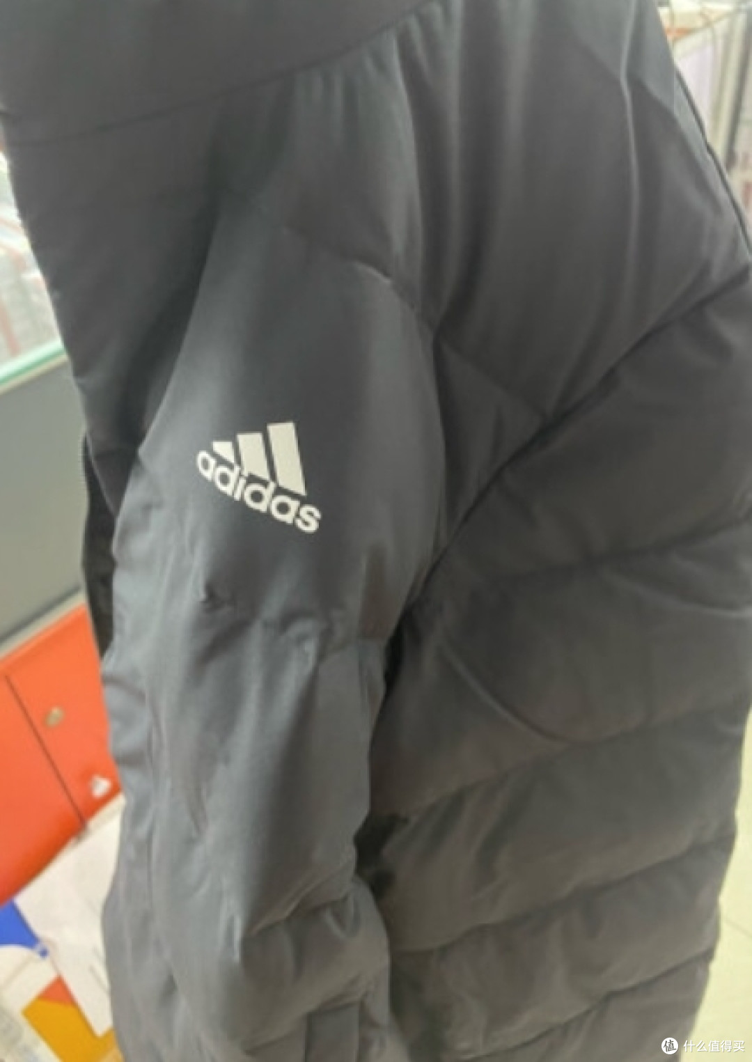 羽绒服具有良好的保暖性和透气性