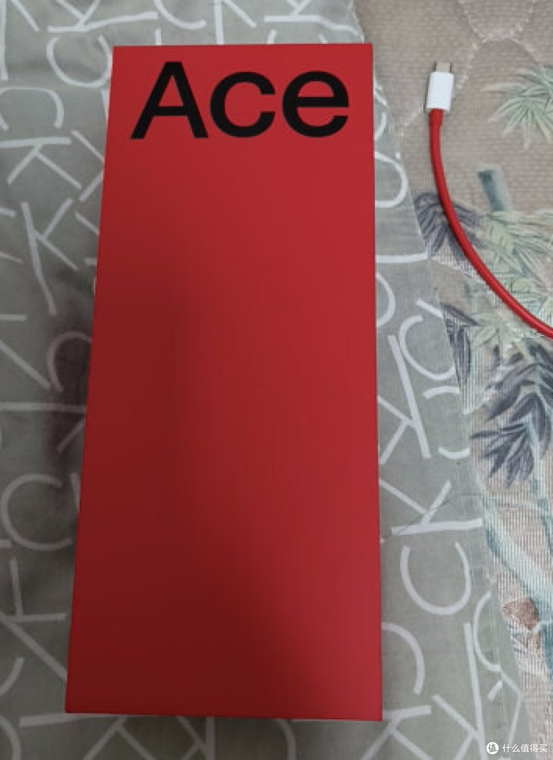 6.7英寸OLED屏幕，FHD+分辨率，一加Ace