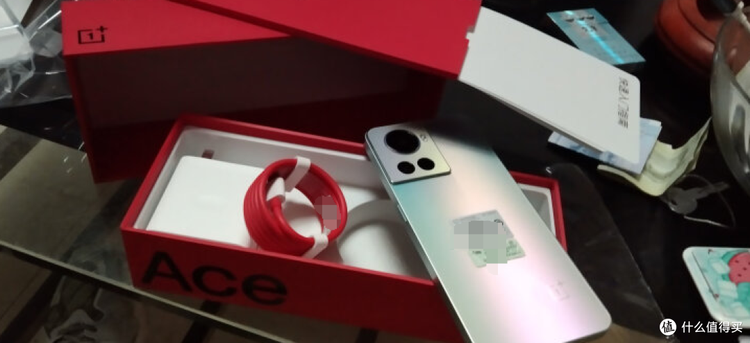 6.7英寸OLED屏幕，FHD+分辨率，一加Ace