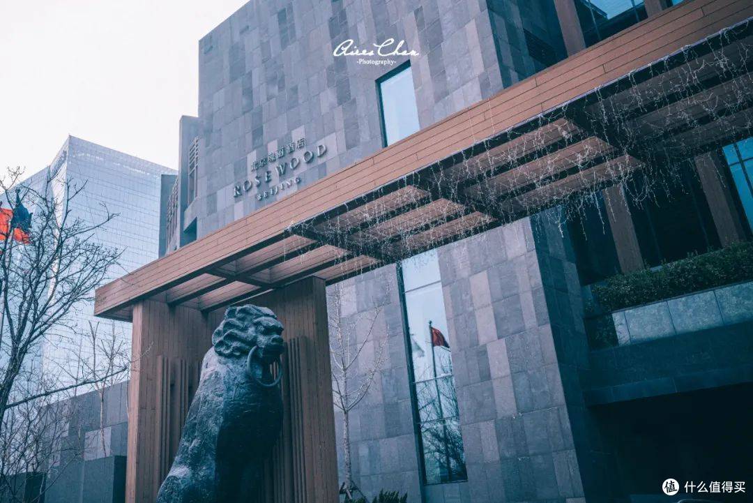 在北京瑰丽,我拿到了印着名字的刺绣枕套