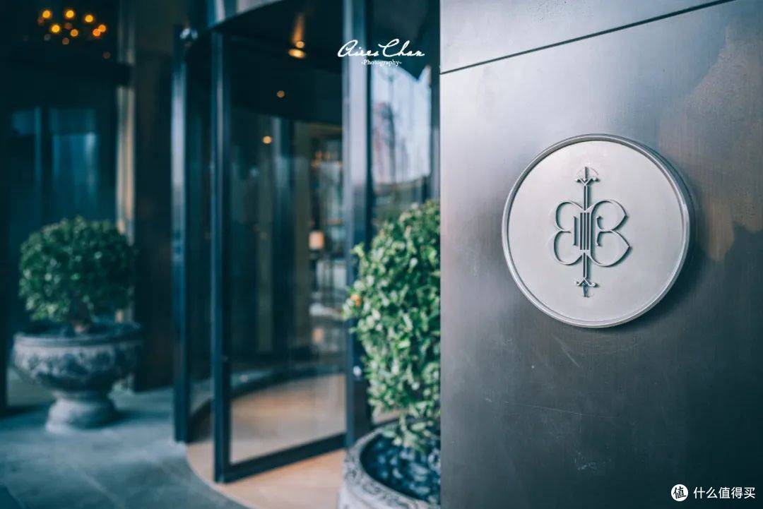 在北京瑰丽,我拿到了印着名字的刺绣枕套
