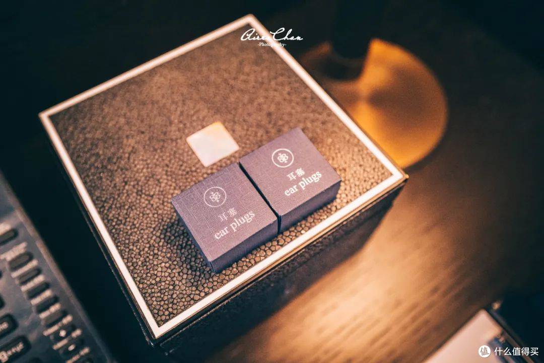 在北京瑰丽,我拿到了印着名字的刺绣枕套