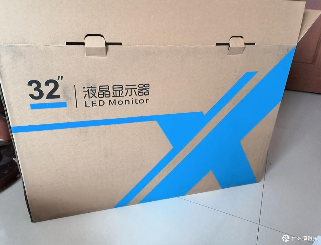 高像素曲面显示器,办公必备良品