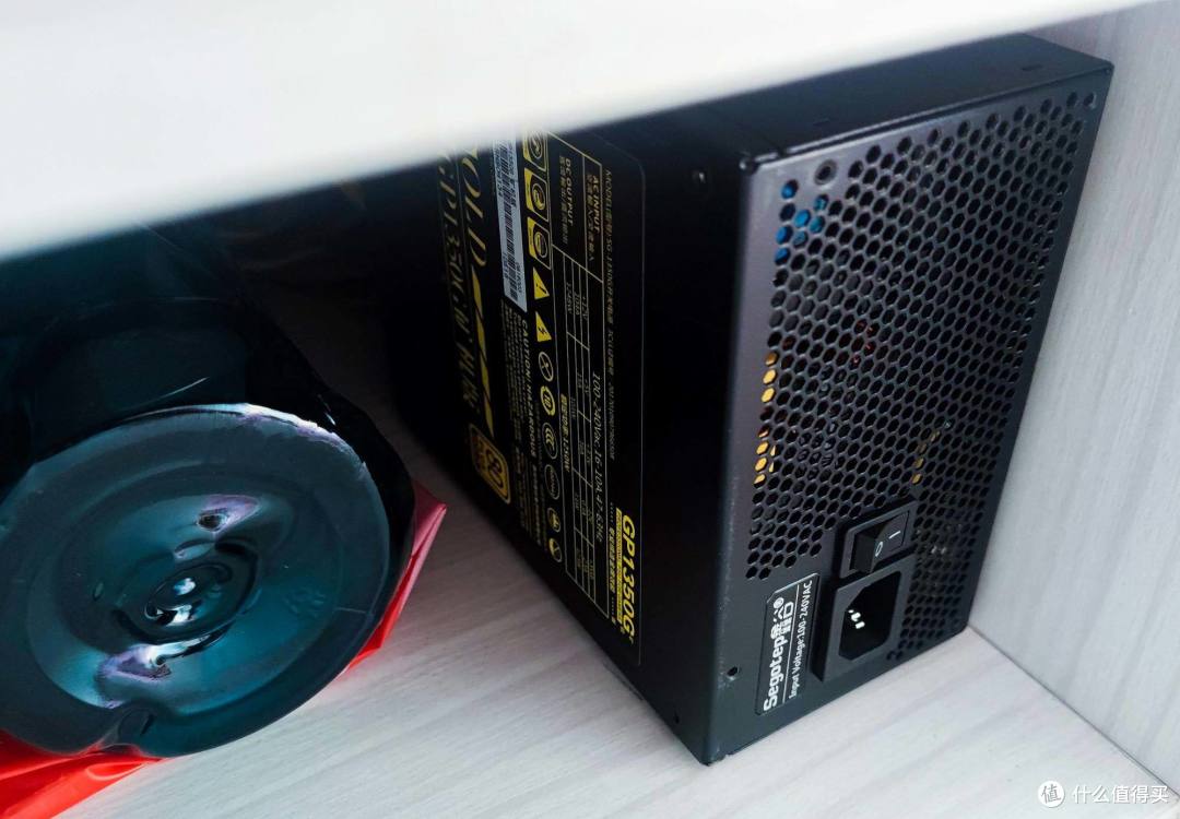 ¥139喂饱RTX4090的金牌矿机电源拆解晒单,6条8Pin显卡线可够用