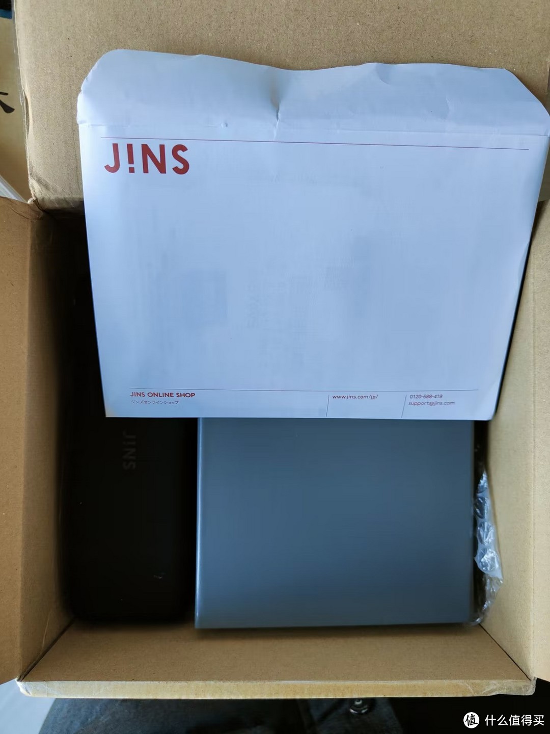 朋友的眼镜有个专门的盒子，JINS信封