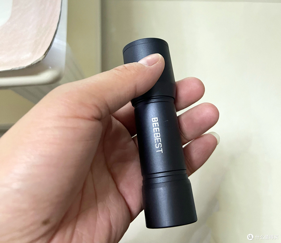 小米有品的手电筒还挺好看，就是有点废电池！