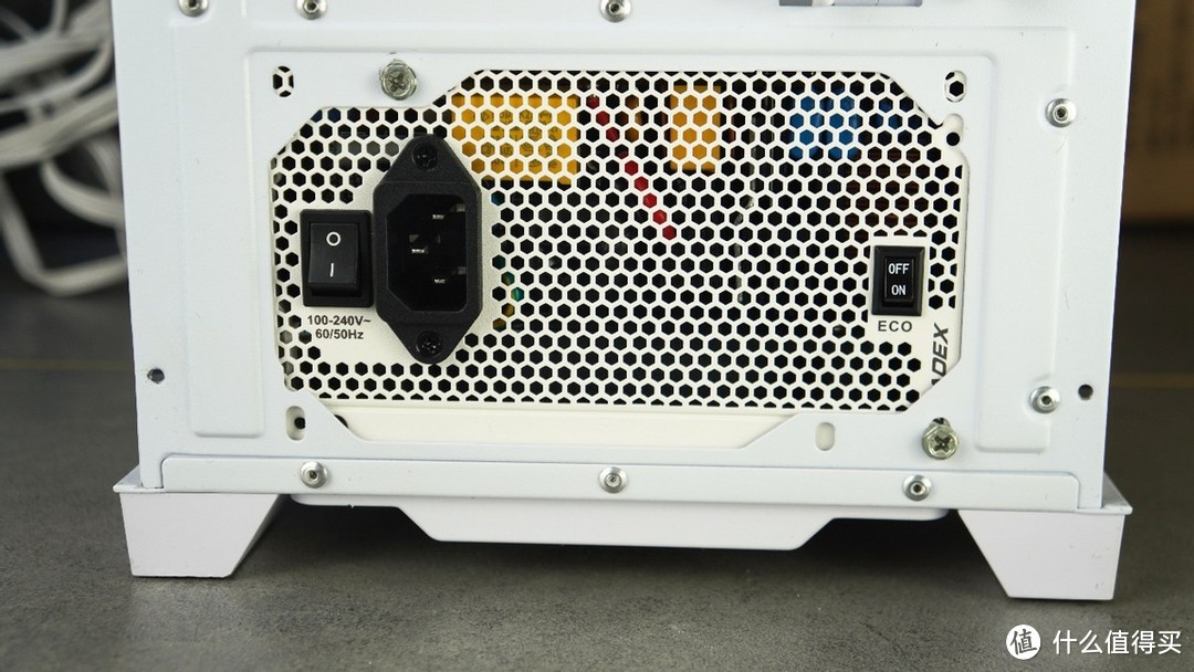 性能小钢炮?白金认证、13厘米机身的全模组电源振华VP1000W Pro
