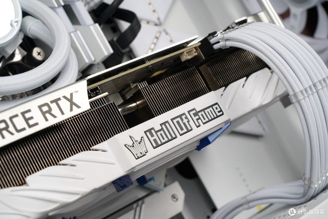 海盗船5000X机箱＋ROG Z690吹雪主板打造的白色风格主机