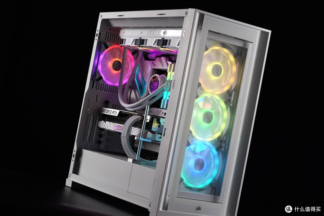 海盗船5000X机箱＋ROG Z690吹雪主板打造的白色风格主机