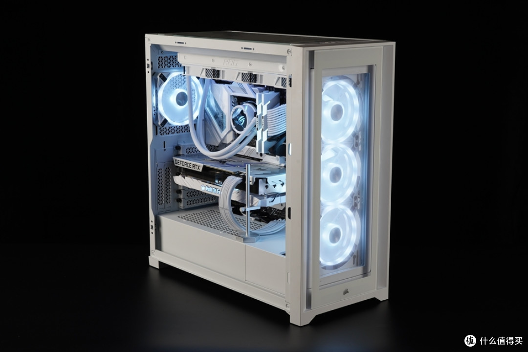 海盗船5000X机箱＋ROG Z690吹雪主板打造的白色风格主机