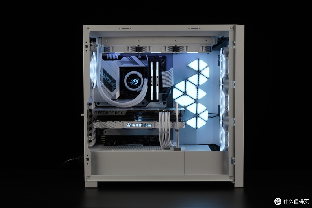 海盗船5000X机箱＋ROG Z690吹雪主板打造的白色风格主机
