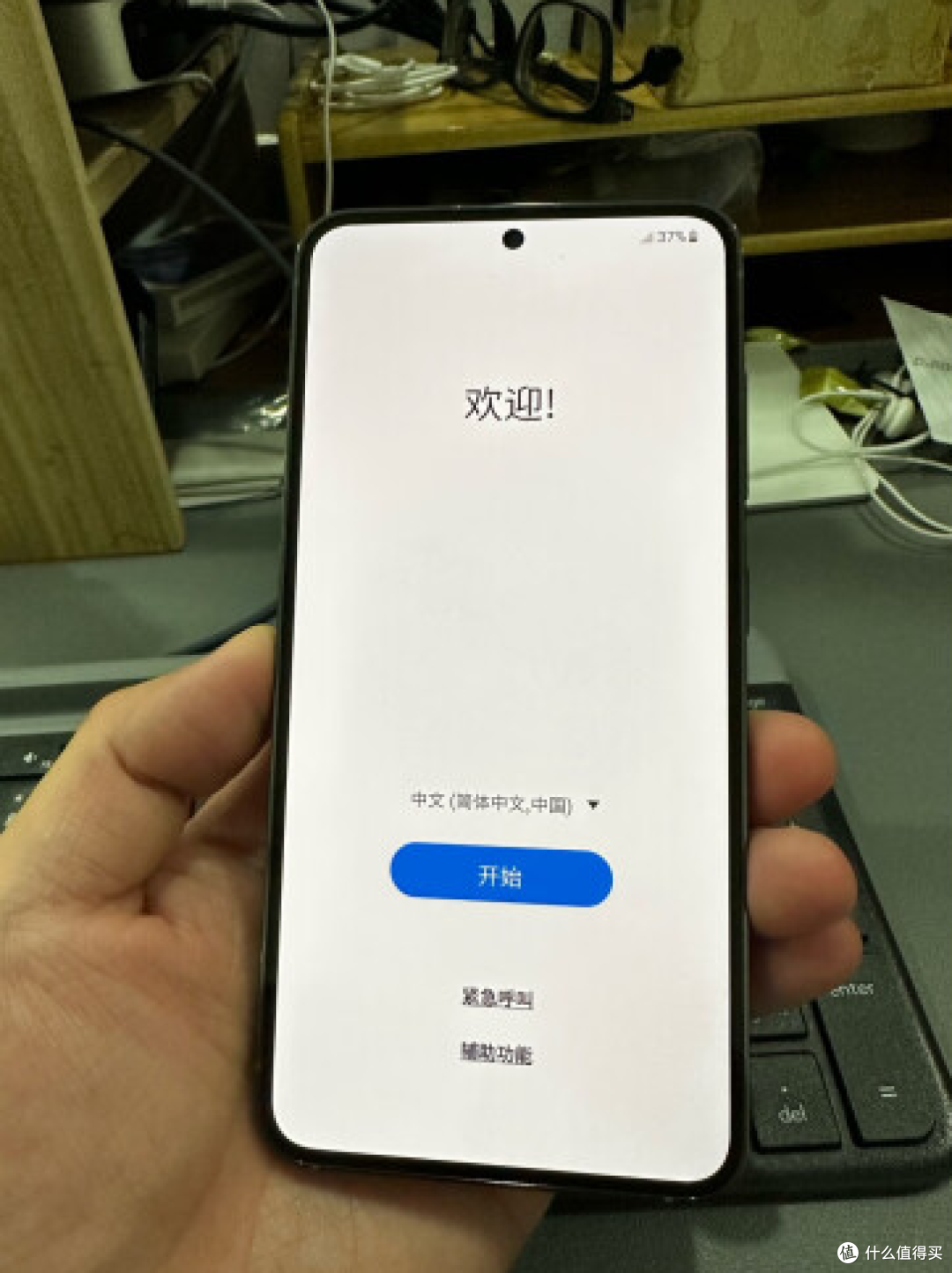6.1英寸AMOLED屏幕，峰值亮度1750尼特，三星S23