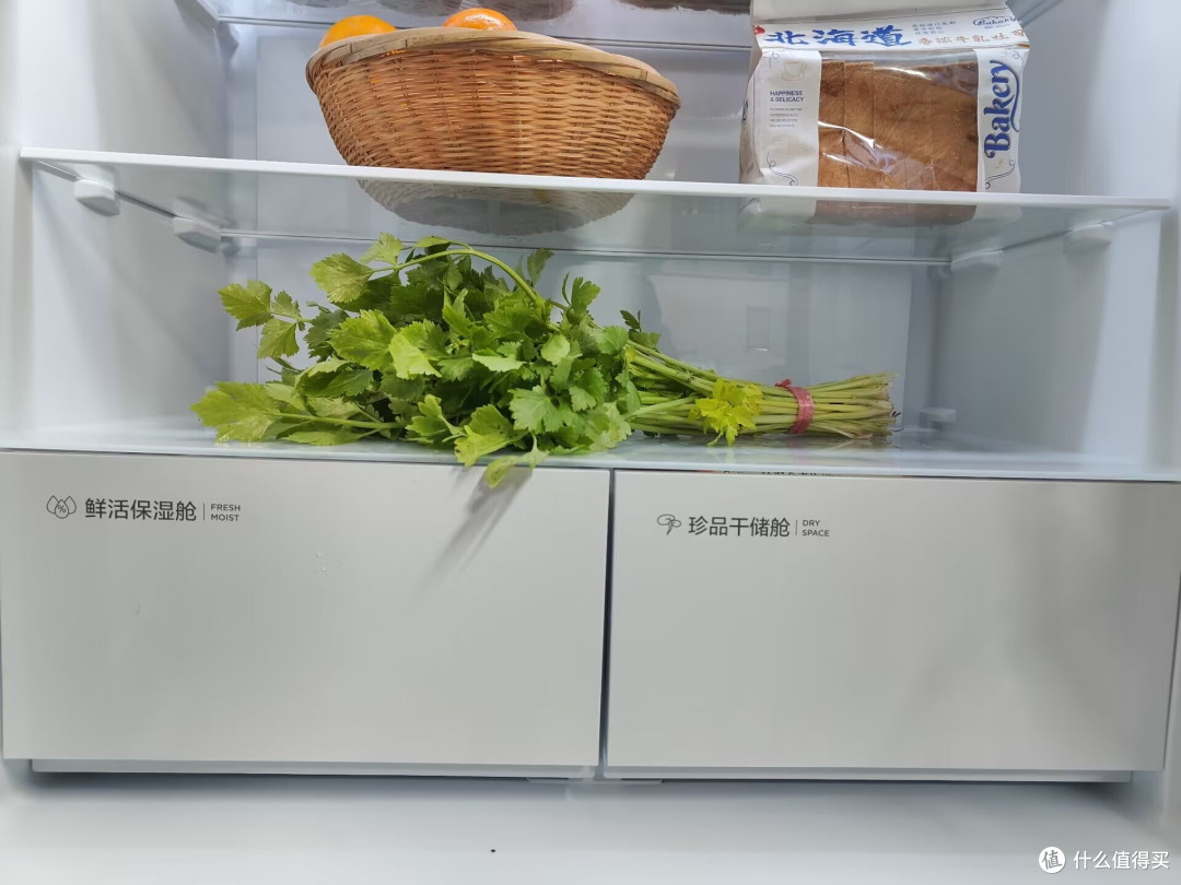 TCL的超薄零嵌冰箱T9居然给我省出一个抽拉柜！