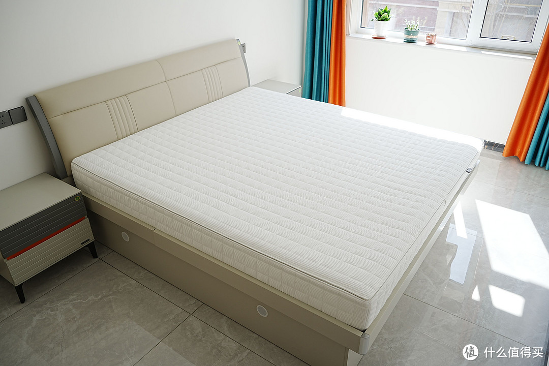如何挑选适合自己的好床垫？睡感放在第一位，材质、保养、售后同样重要！