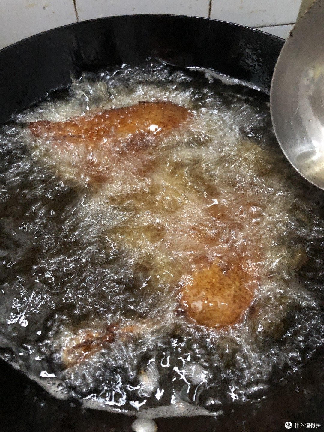 下酒极品!教你做香辣手撕鸭腿,皮酥肉嫩,好吃到手指都要嗦掉
