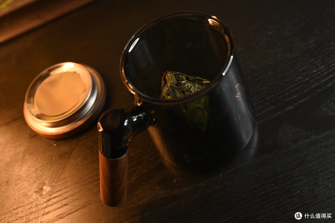 轻巧易用泡茶杯，茶水分离享香茗