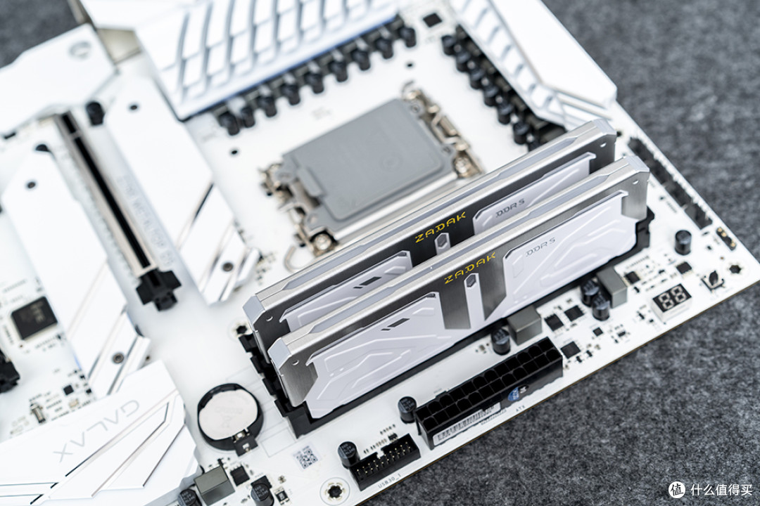 机械美学与效能完美平衡,ZADAK SPARK RGB DDR5内存评测