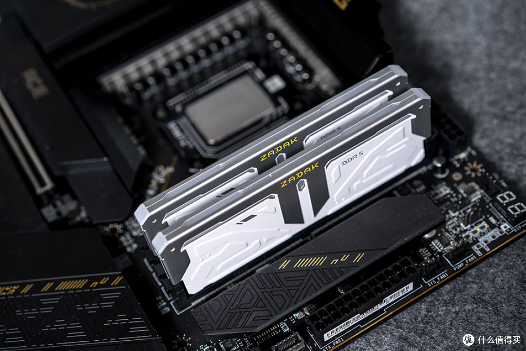机械美学与效能完美平衡,ZADAK SPARK RGB DDR5内存评测