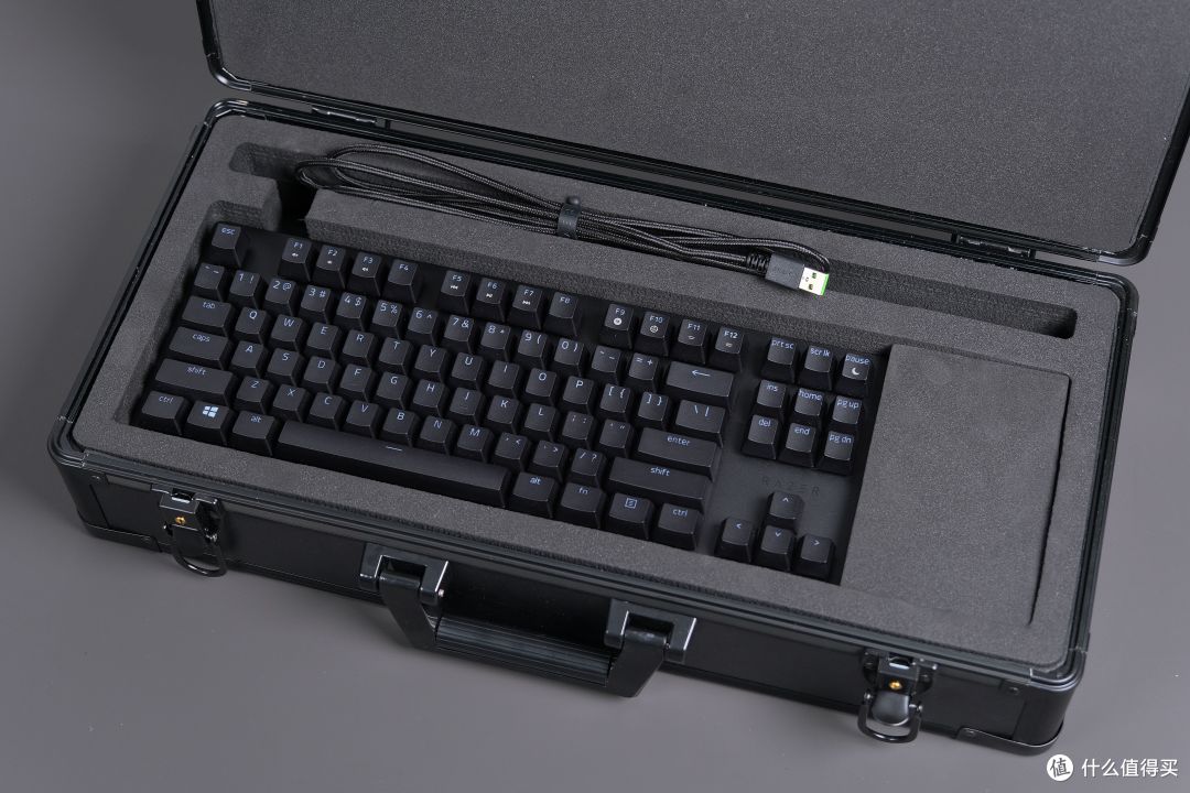 高调又安静的杀手！Razer Huntsman V2猎魂光蛛V2竞技版