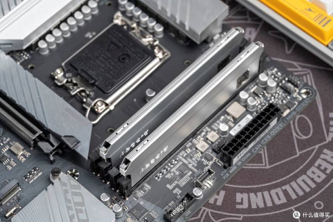白色主题装机,小雕够给力,B760M主板+12700K+3070Ti,跑分轻松超200万